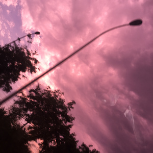 日本男人吮乳吃奶A片免费
